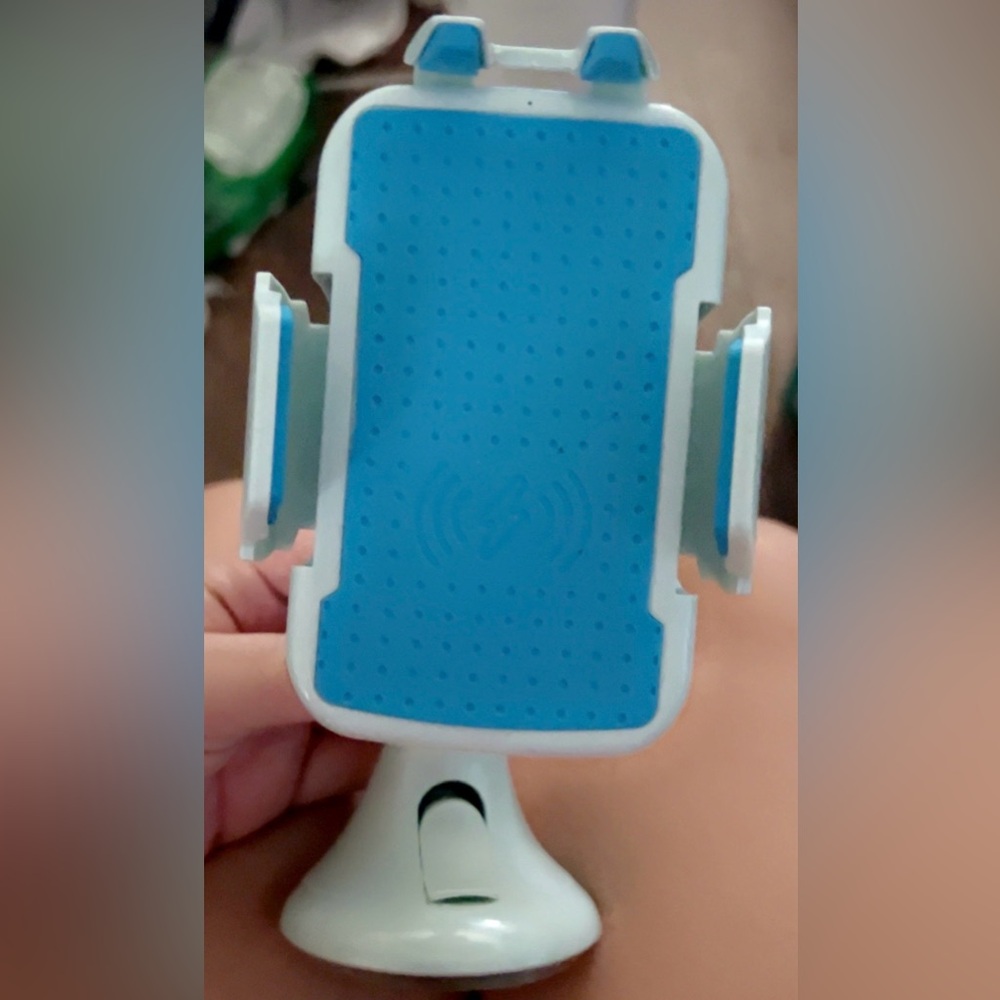 Wireless Charging Car Mount - Blue